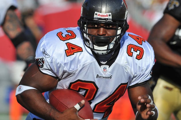 5 Free Agents the Tampa Bay Buccaneers Should Bring in for Training Camp