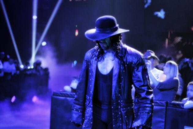 WWE: 7 Superstars You Have to See Live Before They Retire