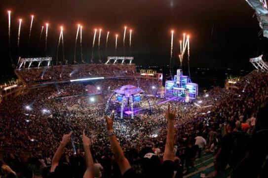 Ranking the Top 10 Biggest Pops in WWE History