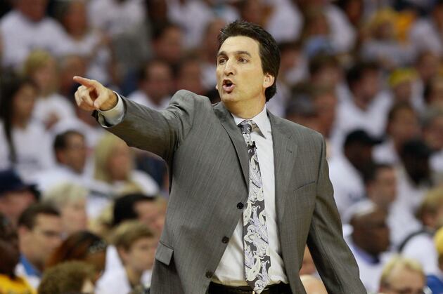 Los Angeles Clippers: Step-by-Step Coaching Guide to Help Vinny Del Negro