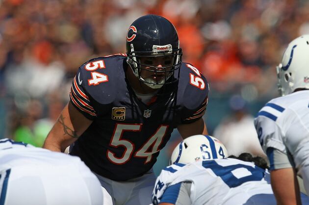 3 Reasons the Chicago Bears Should Closely Monitor Brian Urlacher This Season