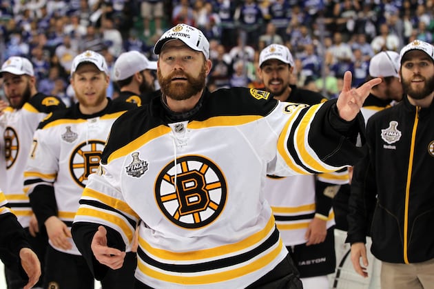 Boston Bruins: 4 Reasons the Lockout Makes Tim Thomas' Return More Likely