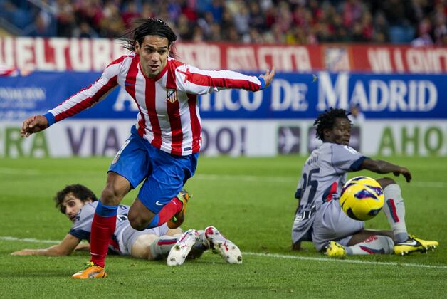 World Football Gossip Roundup: Radamel Falcao, Mark Clattenburg, Theo Walcott