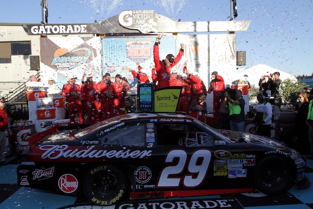 NASCAR Sprint Cup at Phoenix: 5 Reasons Kevin Harvick Pulled out a Victory