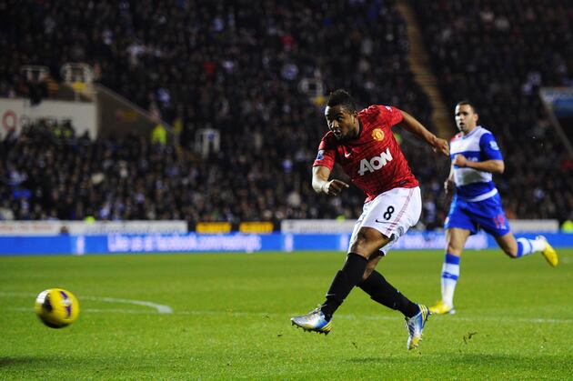 Manchester United: 2 Players Who Should Go and Who Should Replace Them