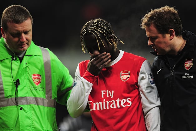 Why Arsenal's Bacary Sagna and Barcelona's Dani Alves Are at Career Crossroads
