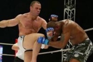 5 More UFC Fighters Using Nasty Knees