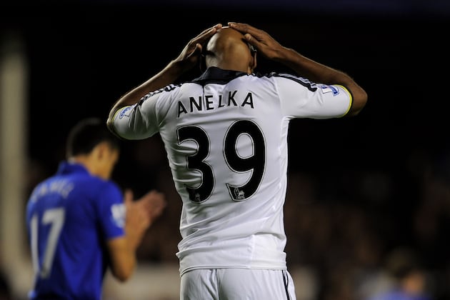 World Football Gossip Roundup: Paul Scholes, Nicolas Anelka and Julio Cesar