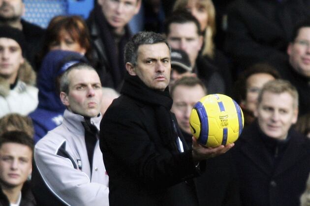 Setting Up a Jose Mourinho Team with Chelsea's Current Squad