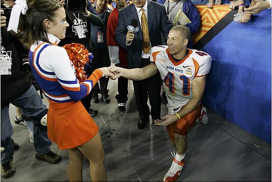 25 Romantic Sports Moments That Make You Say 'Aww'