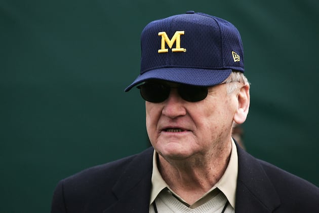 10 College Football Legends Who Deserve a Statue
