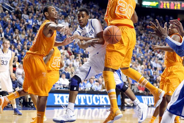 Breaking Down What Each Bubble Team Must Do to Go Dancing in March