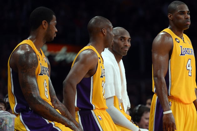 Describing Every Member of LA Lakers in a Tweet