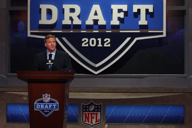 Who Are the Experts Predicting to Dallas Cowboys in First Round of the NFL Draft