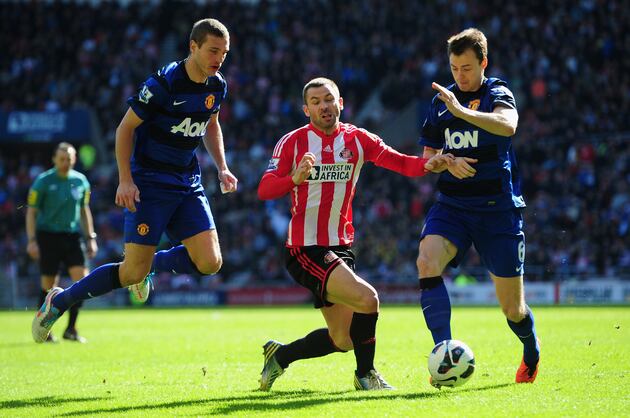 Premier League Roundup: Manchester United Create Record on Course for Title