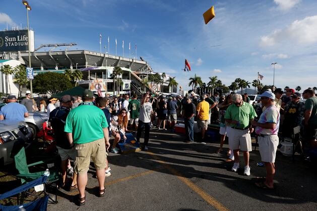 10 Must-Haves for the Ultimate Home Tailgating Experience