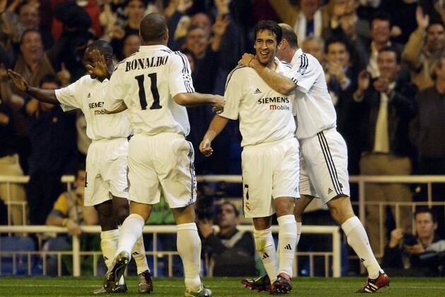 15 Great World Football Teams and the Stars Who Defined Them