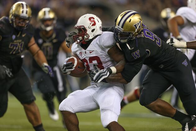 Should More Marquee College Football Programs Play on Weeknights?