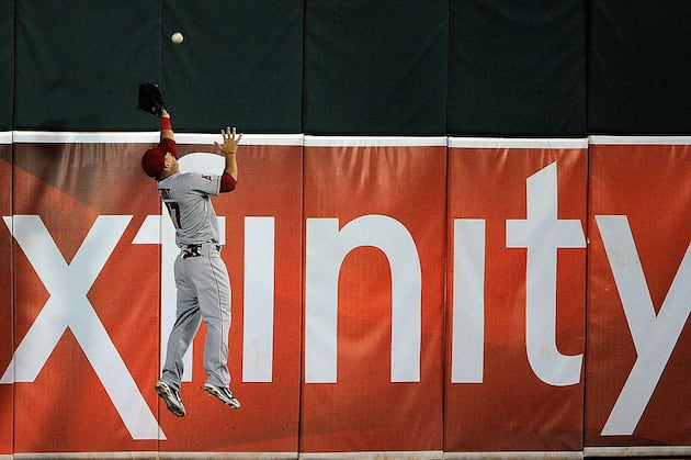 Ranking Baseball's Most Incredible Wall Grabs of the Past 20 Years