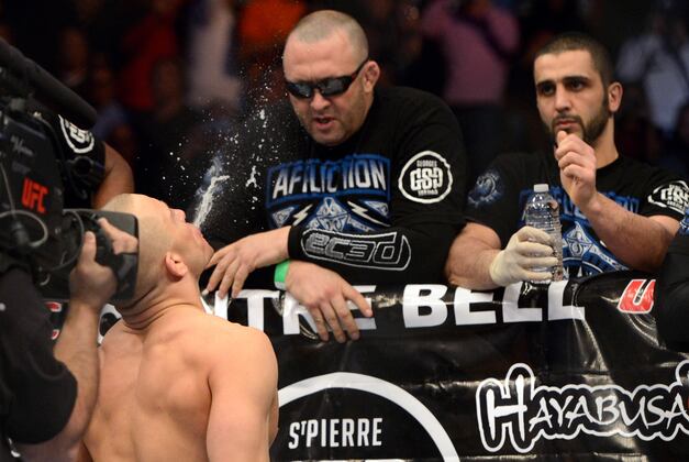 Glaring Differences Between a Good Cornerman and a Bad One