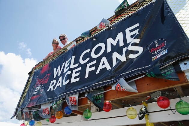 10 Hysterical Pictures of Fans at NASCAR Races