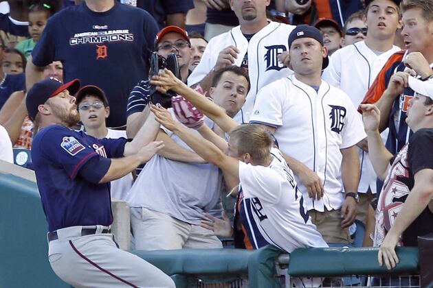 12 Stories of Fans Stealing Stuff