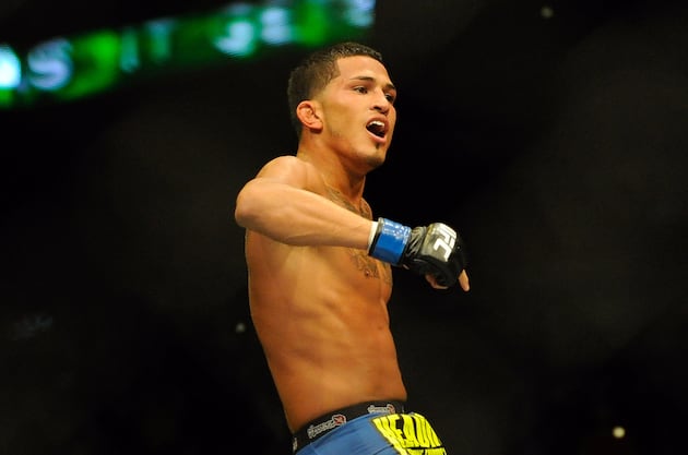 Anthony Pettis vs. Josh Thomson: Early Head-to-Toe Breakdown