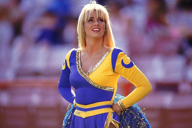 35 Hilarious Pictures of Cheerleaders from the '80s and '90s