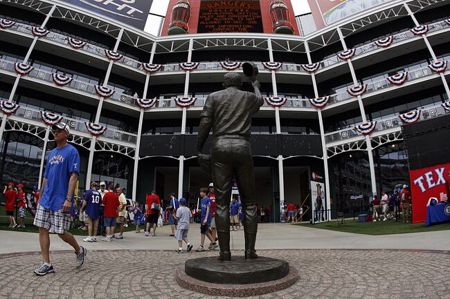 Hi-res-98283039-baseball-fans-walk-past-a-statue-of-hall-of-fame-pitcher_crop_north