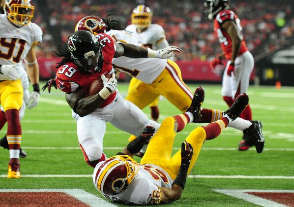 hi-res-456870287-steven-jackson-of-the-atlanta-falcons-carries-the-ball_crop_north.jpg