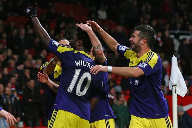 Paper News and Gossip: Walcott Blow, Moyes' United Fears, Jose Cool on Diving