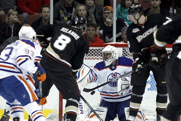 Predicting Which Top NHL Veterans Will Retire After 2013-14