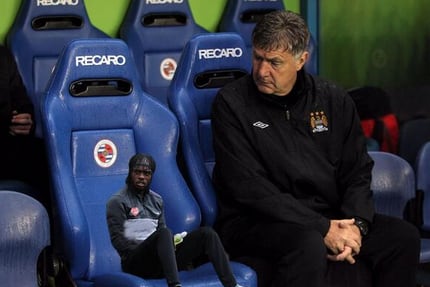 #TweetAPictureYoullNeverDelete Produces Hilarious Football Photos on Twitter