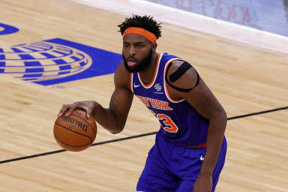 Knicks center Mitchell Robinson undergoes thumb surgery, out at
