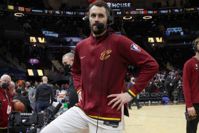 LeBron James hopes wedding invite still stands after Kevin Love dunk - AS  USA