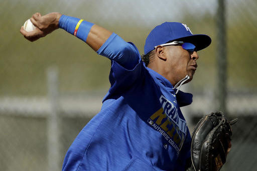 Royals catcher Salvador Perez on DL with intercostal strain