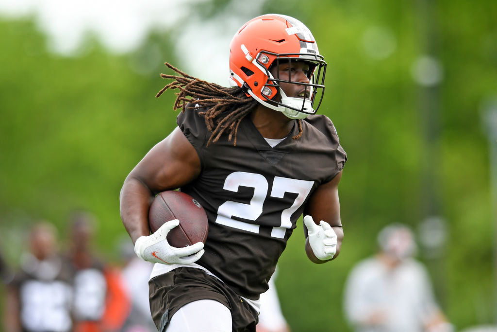 PFF suggests Browns RB Kareem Hunt as another Saints trade target