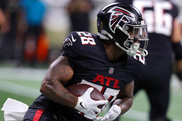 Atlanta Falcons running back Mike Davis (28) runs against the