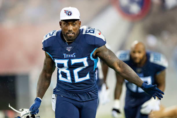 Titans' Delanie Walker placed on injured reserve; MyCole Pruitt signed