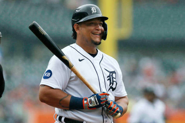 Miguel Cabrera hits career homer No. 499! (One away from 500 in his career)  