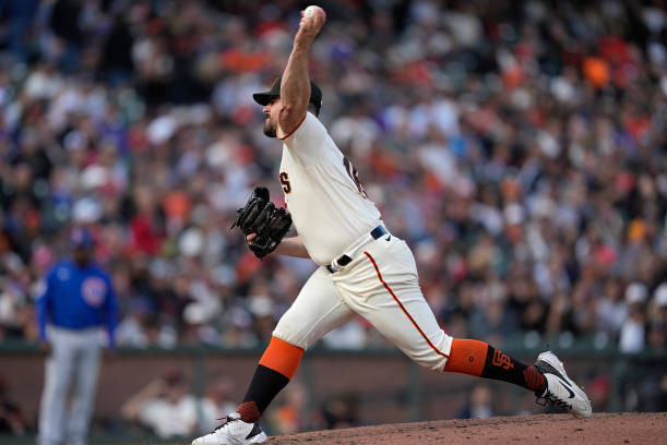 LOOK: Giants' Carlos Rodon kicks bat in dugout that hits teammate Thairo  Estrada 