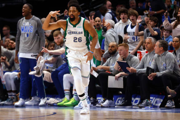 244 Nba Basketball Spencer Dinwiddie Sneakers Stock Photos, High-Res  Pictures, and Images - Getty Images