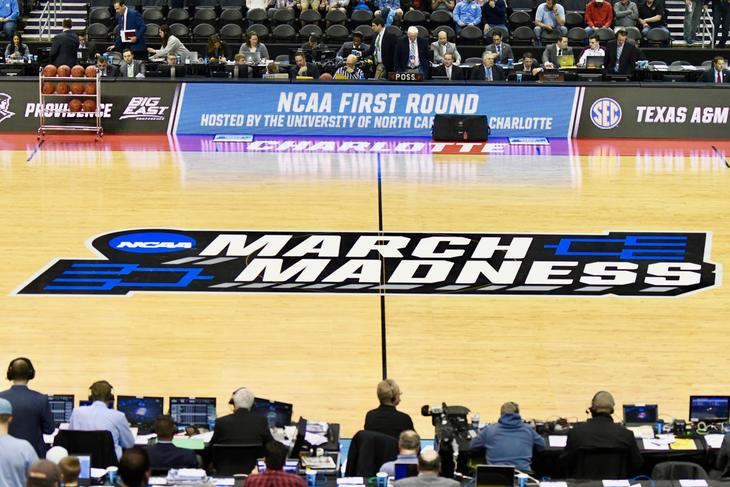 Drake Basketball Bleacher Report Latest News Scores Stats