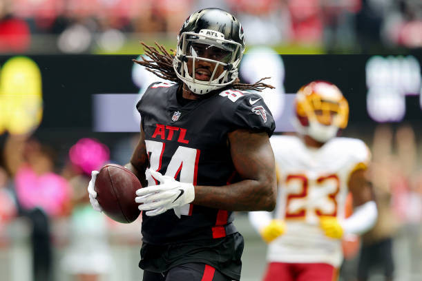 NFL on ESPN - Breaking: Atlanta Falcons RB Cordarrelle Patterson has been  placed on injured reserve due to his knee injury, per Adam Schefter. He  will be out for at least the