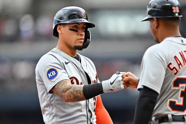 Tigers' Javier Baez benched after multiple head-scratching