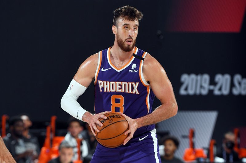 Hawks signing veteran center Frank Kaminsky to one-year contract
