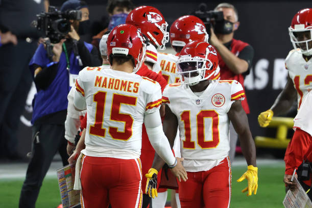 Patrick Mahomes Chiefs Agree To 10 Year 503m Contract Through 2031 Nfl Season Bleacher Report Latest News Videos And Highlights