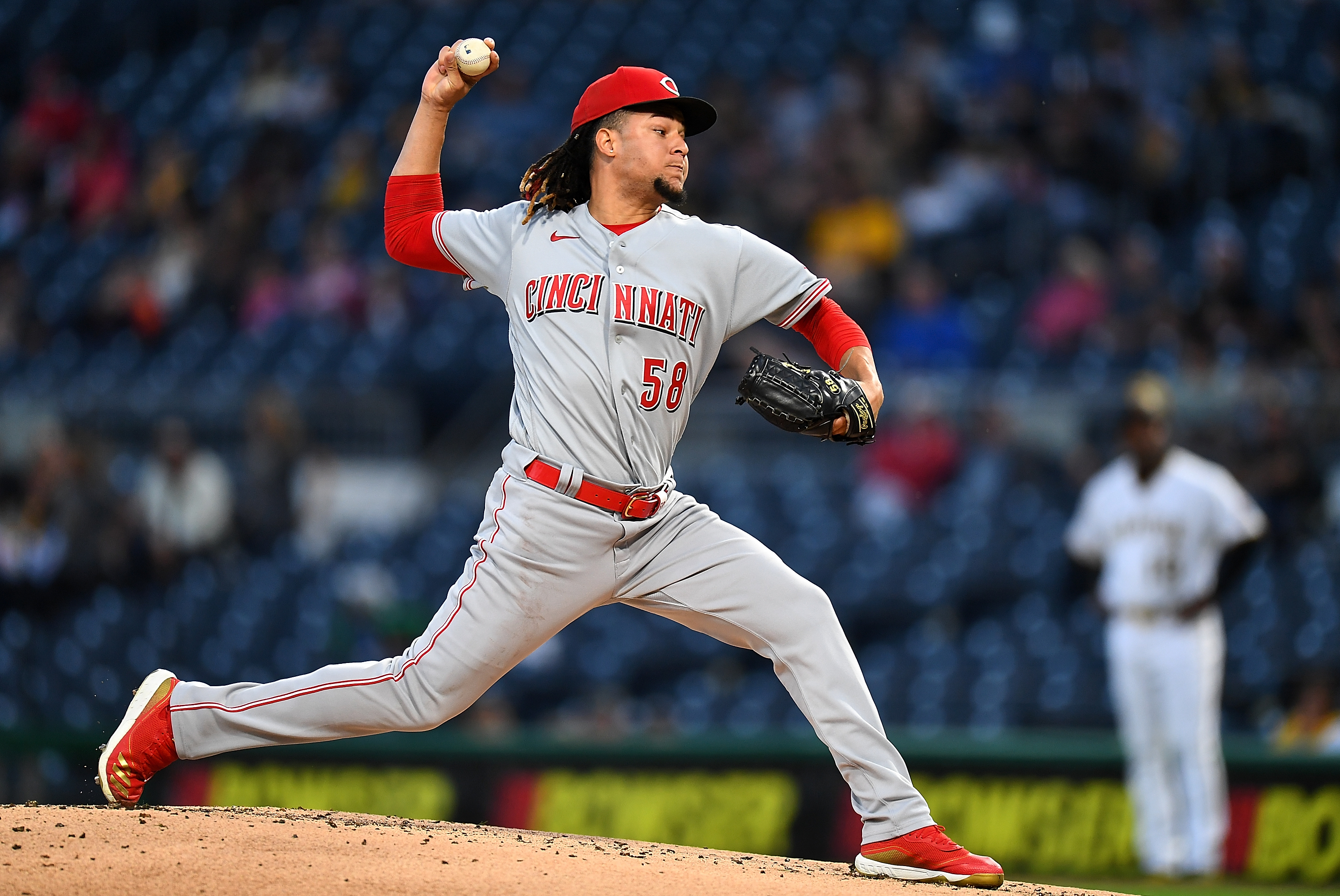 Mariners, Luis Castillo agree to 5-year, $108M extension