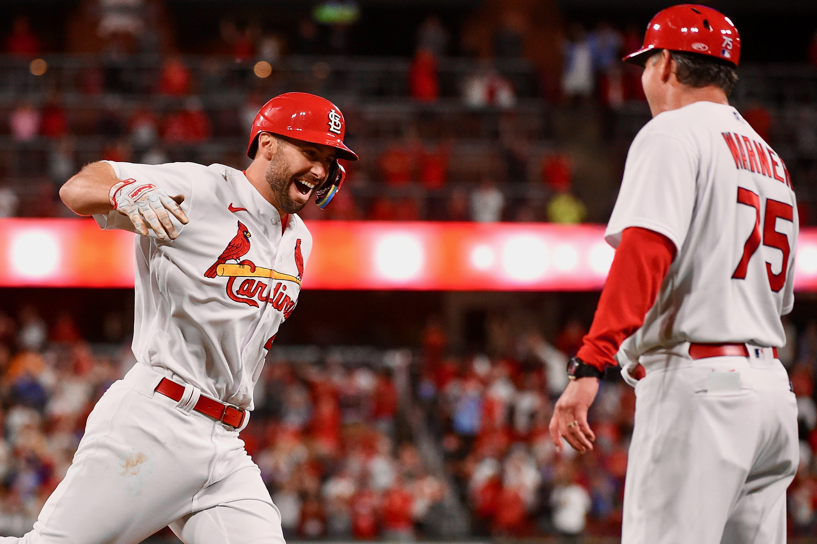 St. Louis Cardinals on X: Goldy got the Gold! #STLCards