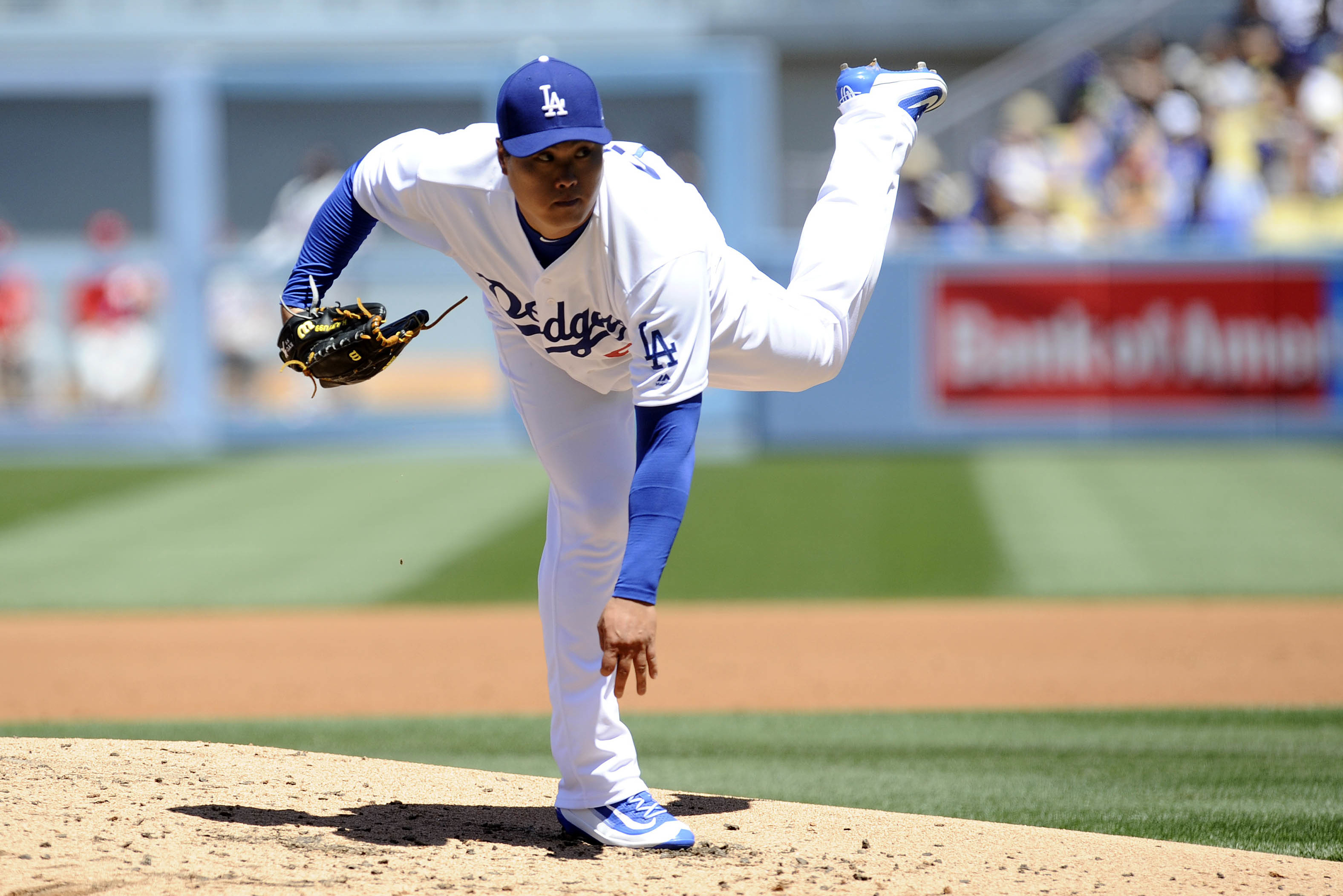 Dodgers place Hyun-Jin Ryu on DL with hip bruise